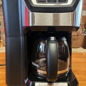 BLACK+DECKER 12-Cup Mill and Brew Programmable Coffee Maker with Built-in Grinde